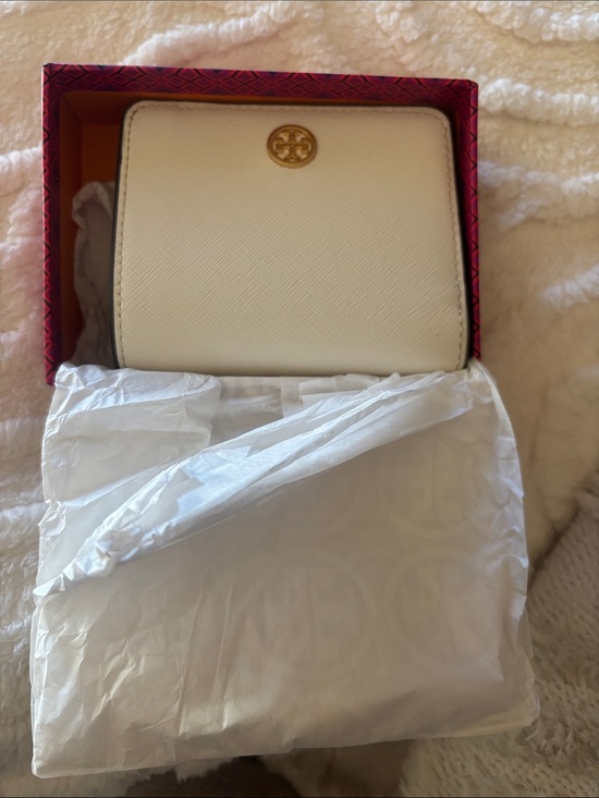Tory Burch Handbags - Tory Burch Cream Saffiano Compact Wallet with Gold Logo
